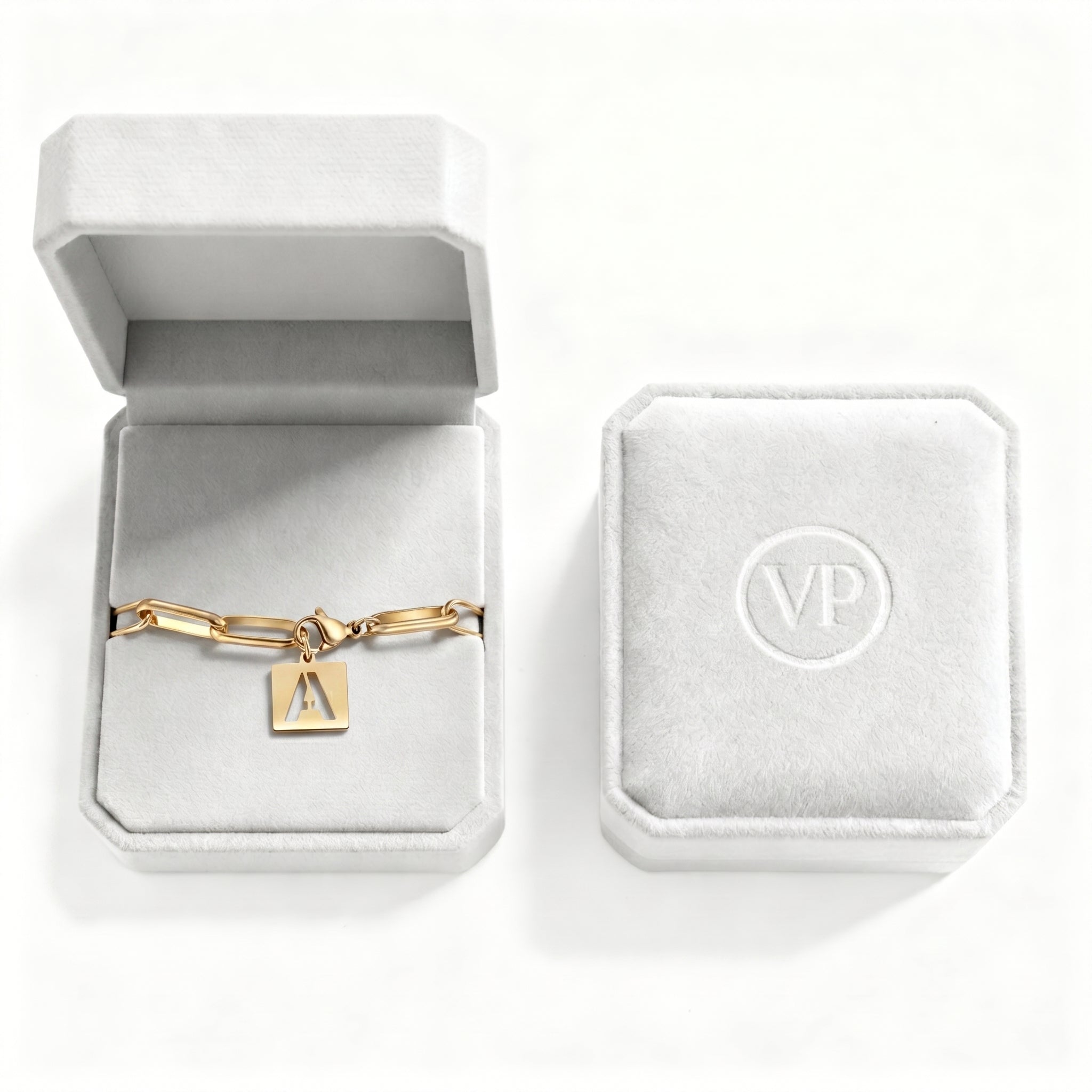 Initial Bracelet "Crest"