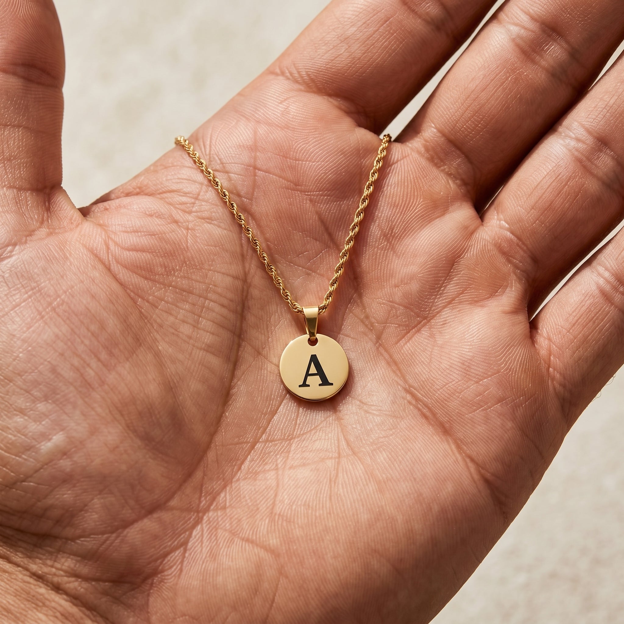 Initial Necklace "Medallion"