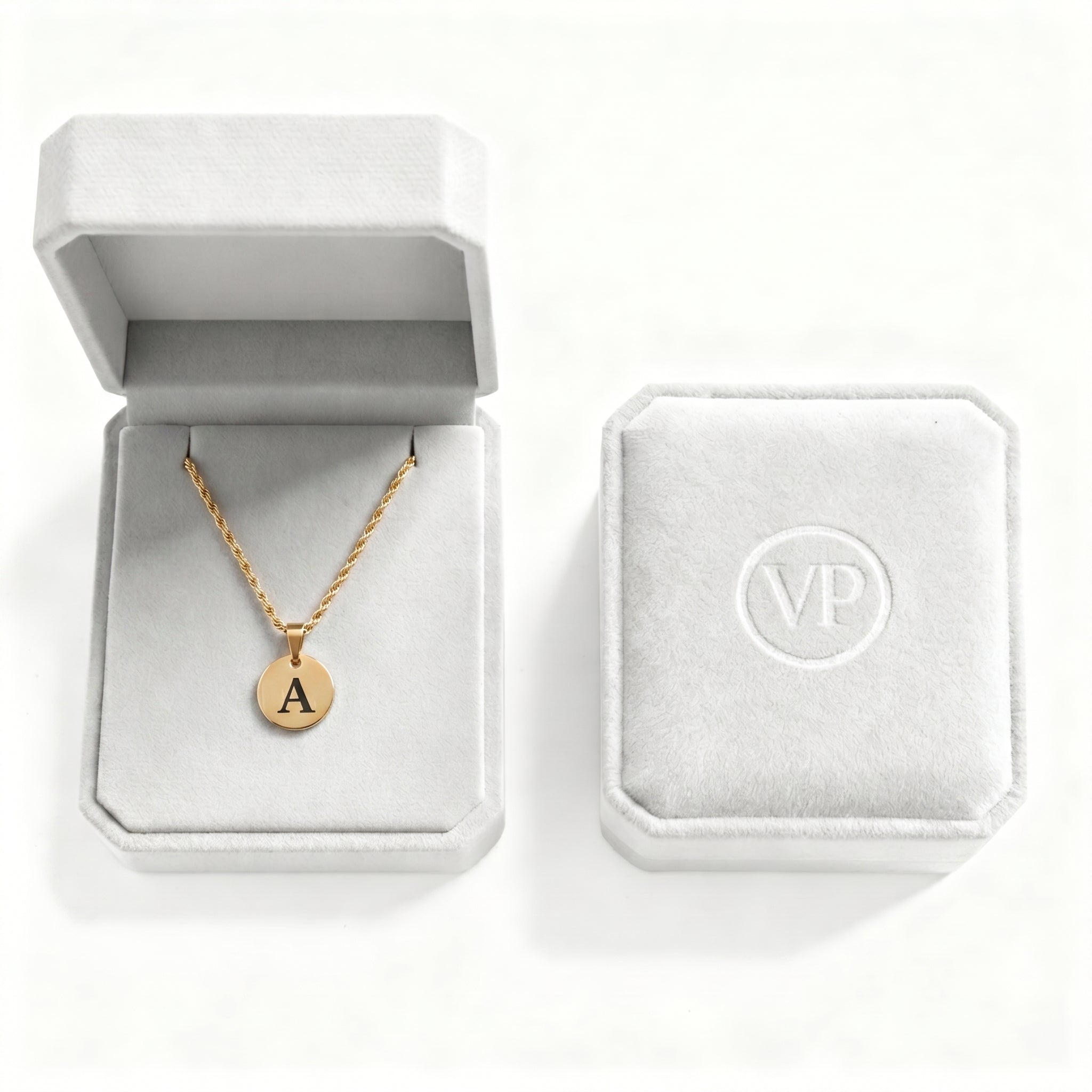 Initial Necklace "Medallion"